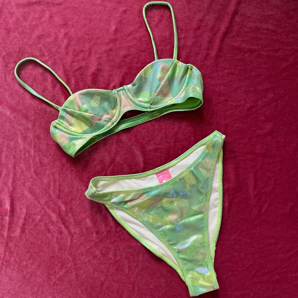 AMERICAN APPAREL • ULTRA RARE CALI SUN & FUN GREEN HOLOGRAPHIC UNDERWIRE BIKINI
